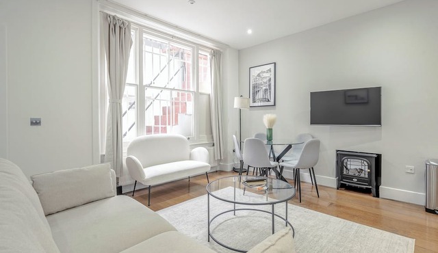 Private Notting Hill Garden Flat with Patio