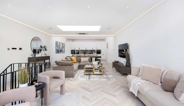 1 Min Walk to Harrods | Knightsbridge Duplex
