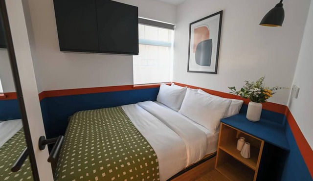 Modern 2BR Angel Apartment | Central & Well Connected