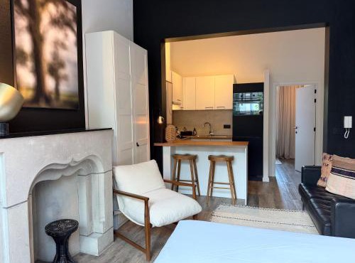 Cosy 2-Bedroom Apartment for 4 Guests near Sint-Pieters Station, Perfect for Exploring Historic Ghent