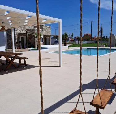 Fanes Breeze Lodges - Lodge Olive