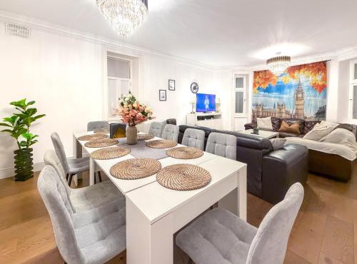 Spacious 4-Bedroom Apartment Next to the Tube, Near Hyde Park