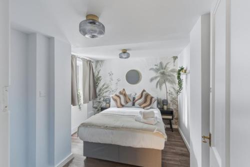 Modern London Olympia Exhibition 2 Bedrooms & Patio