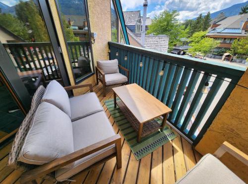 The Ikon Lofted Studio with King Bed and Patio